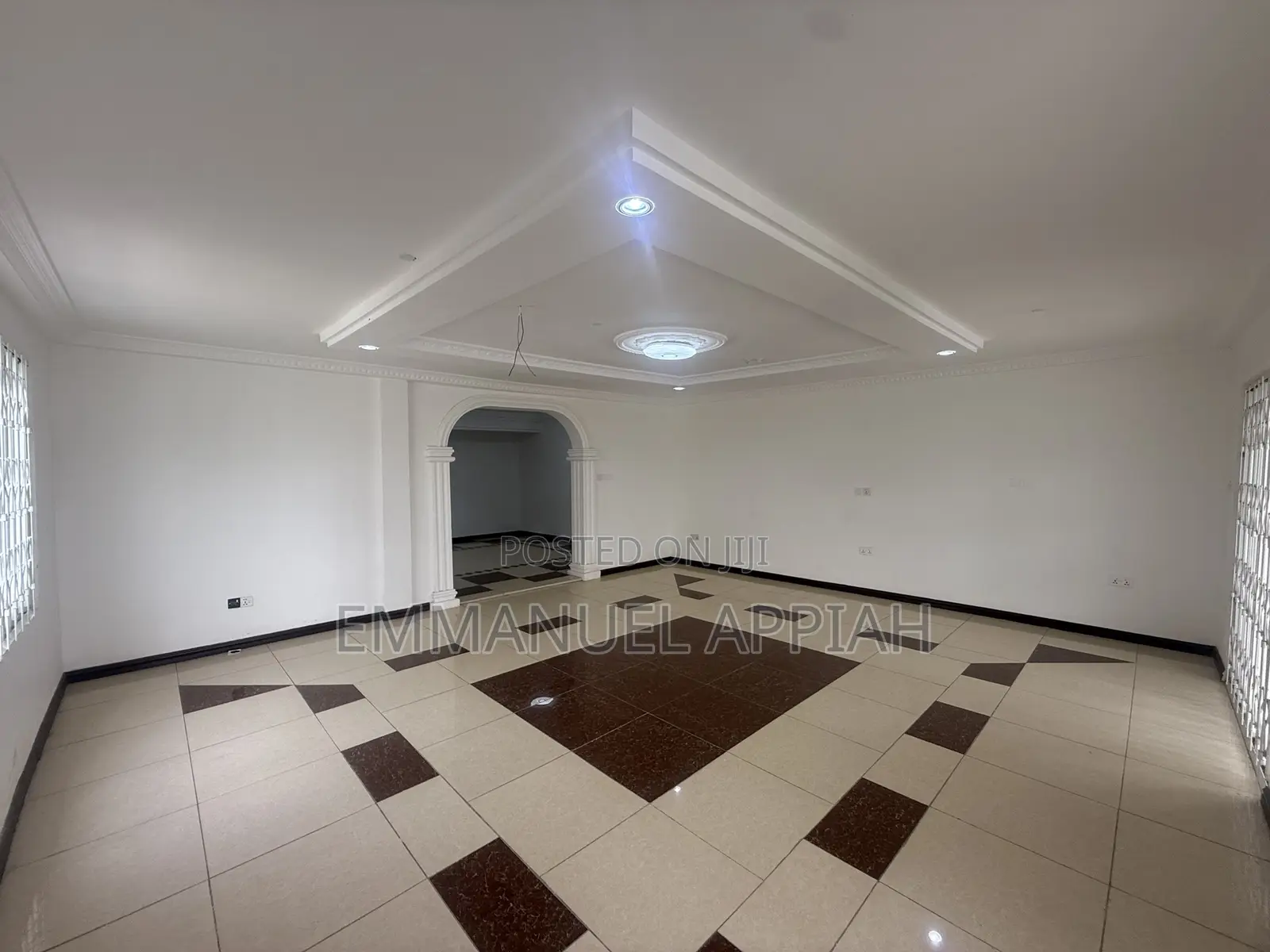 7bdrm House in Tema Comm.12 for rent