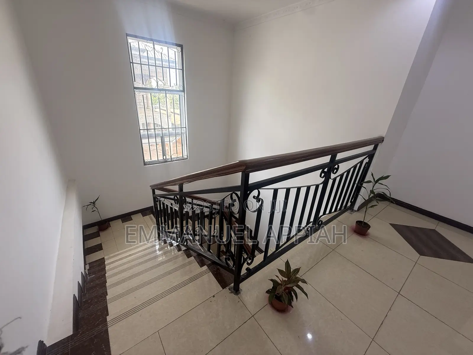 7bdrm House in Tema Comm.12 for rent
