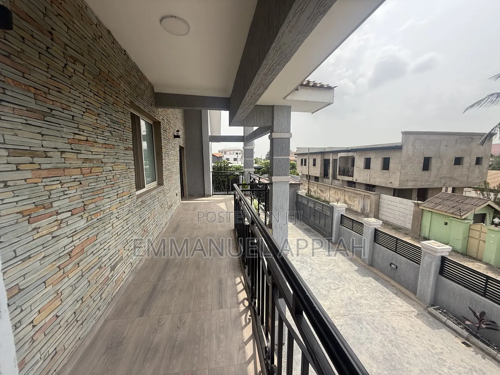 7bdrm House in Tema Comm.12 for rent