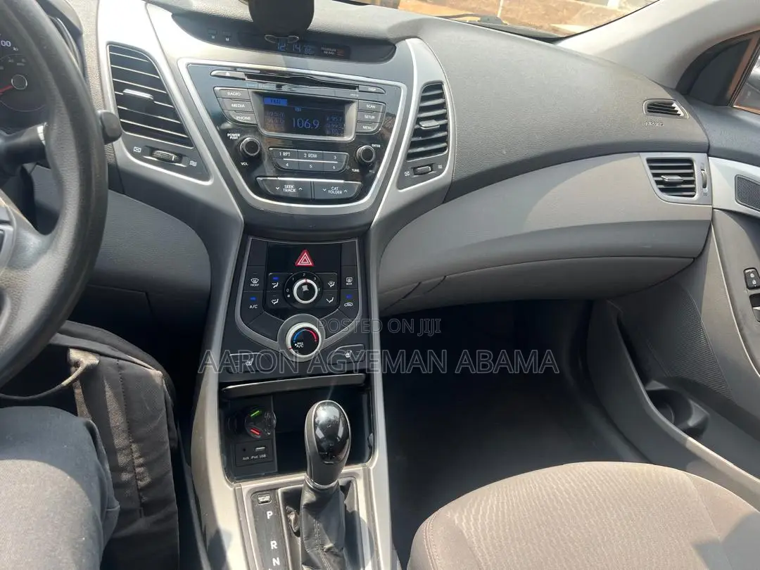 Hyundai Elantra SE 4dr Sedan (1.8L 4cyl 6A) 2014 Gray