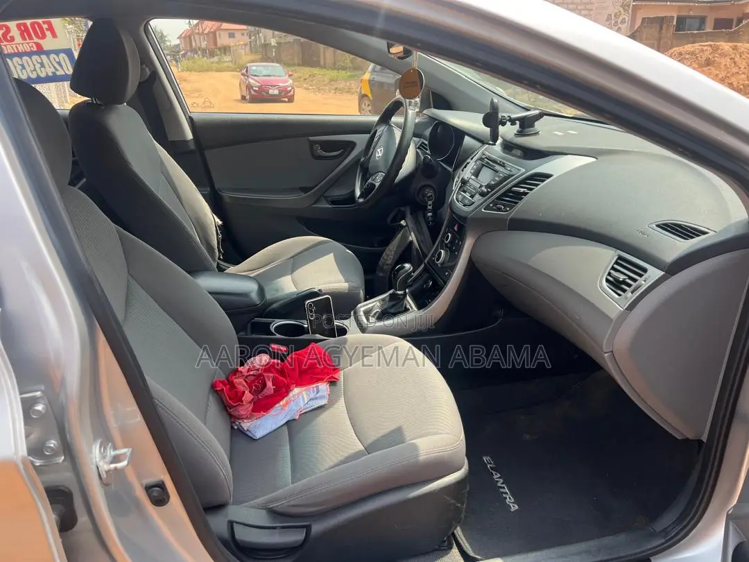 Hyundai Elantra SE 4dr Sedan (1.8L 4cyl 6A) 2014 Gray