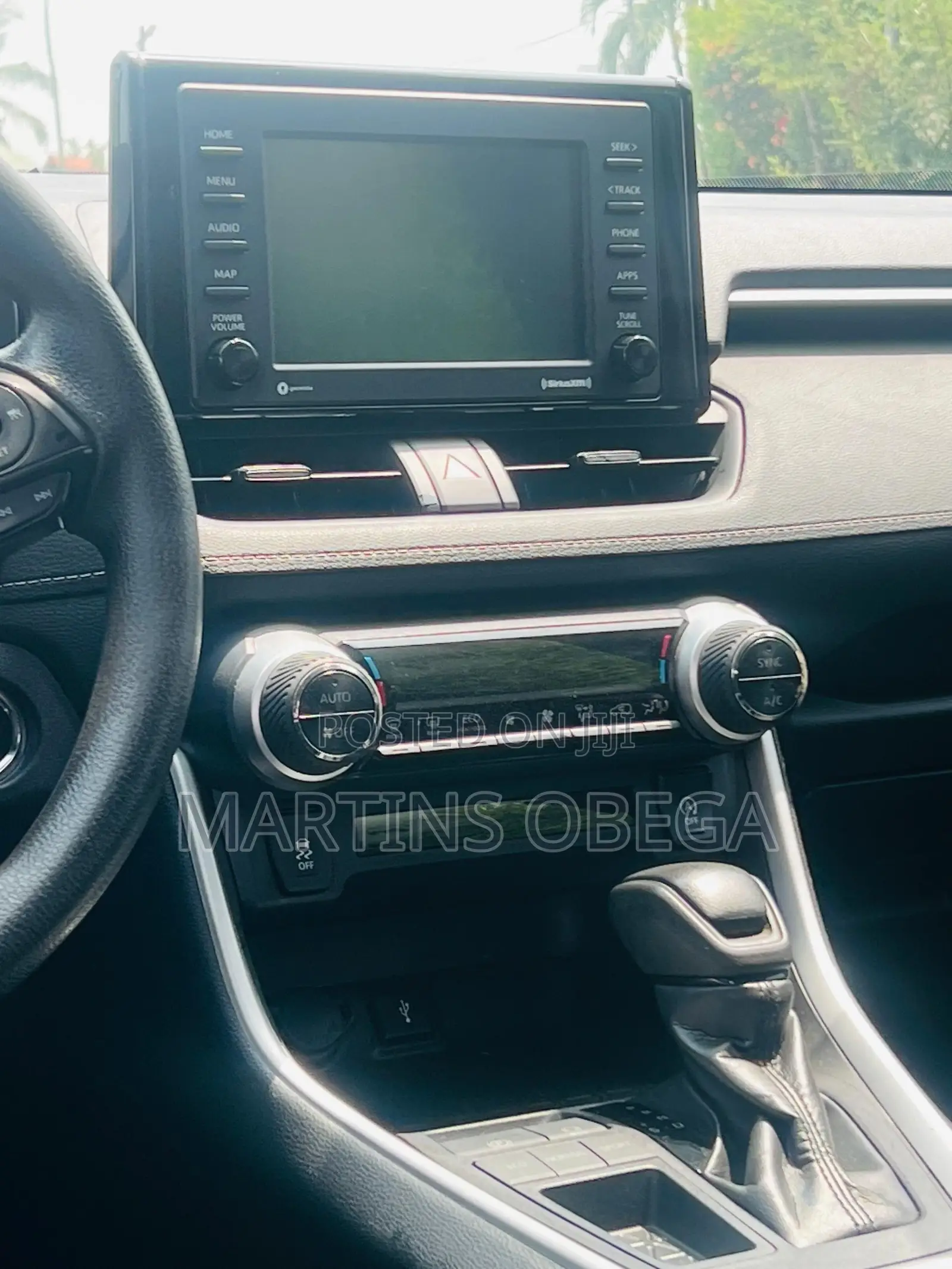 Toyota RAV4 XLE 2021 Silver