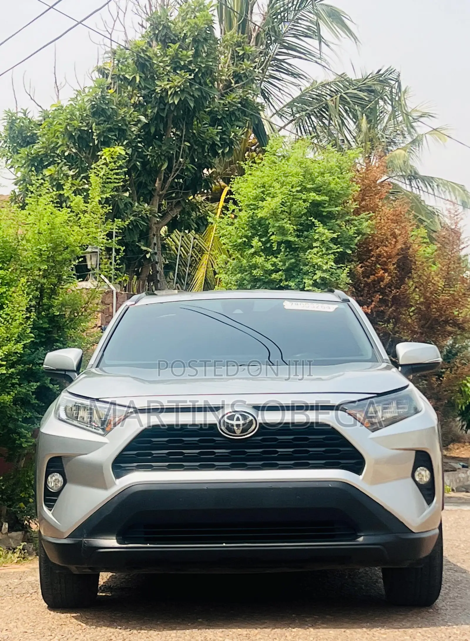 Toyota RAV4 XLE 2021 Silver