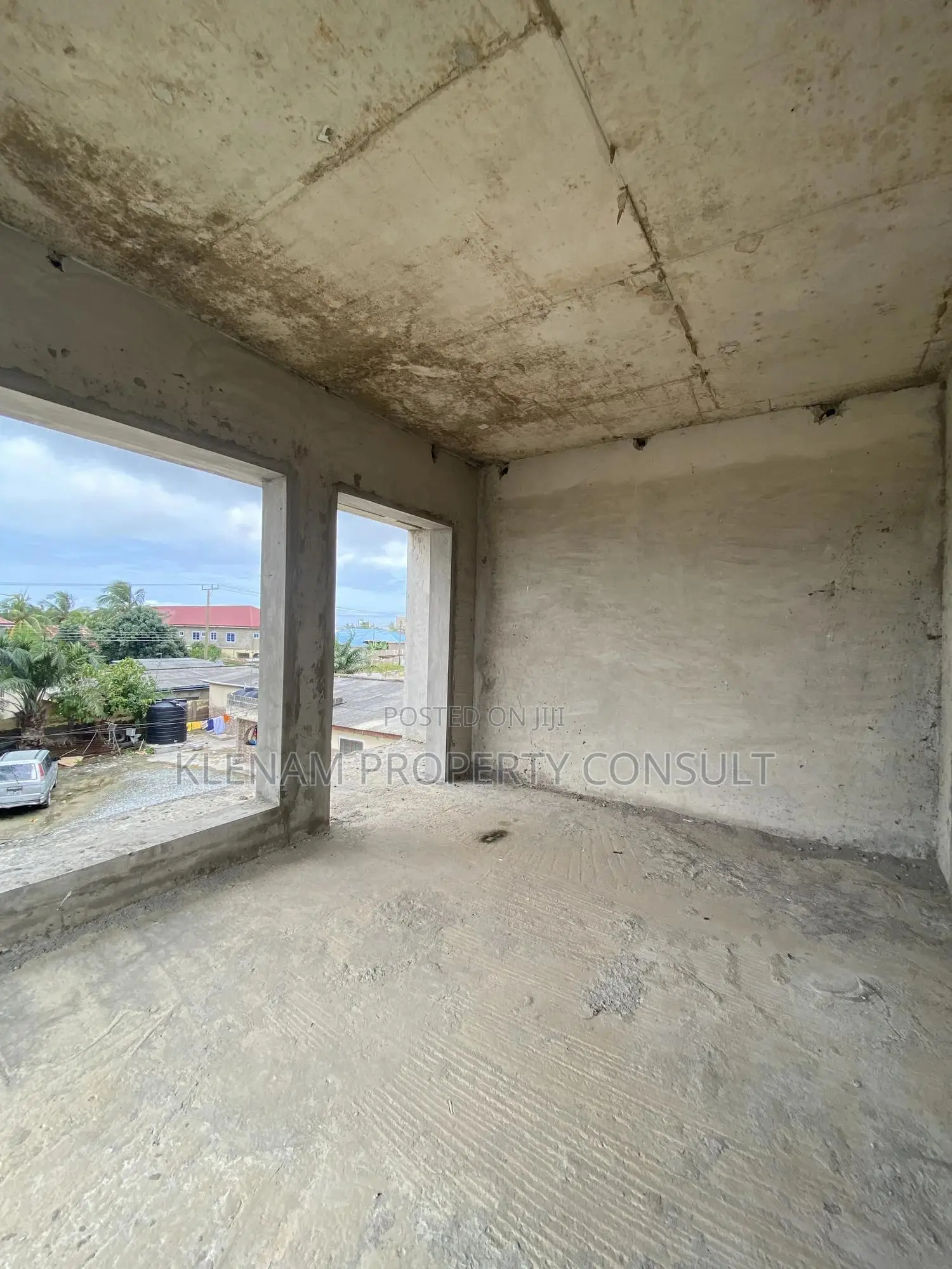 6bdrm House in Nyanyano for sale