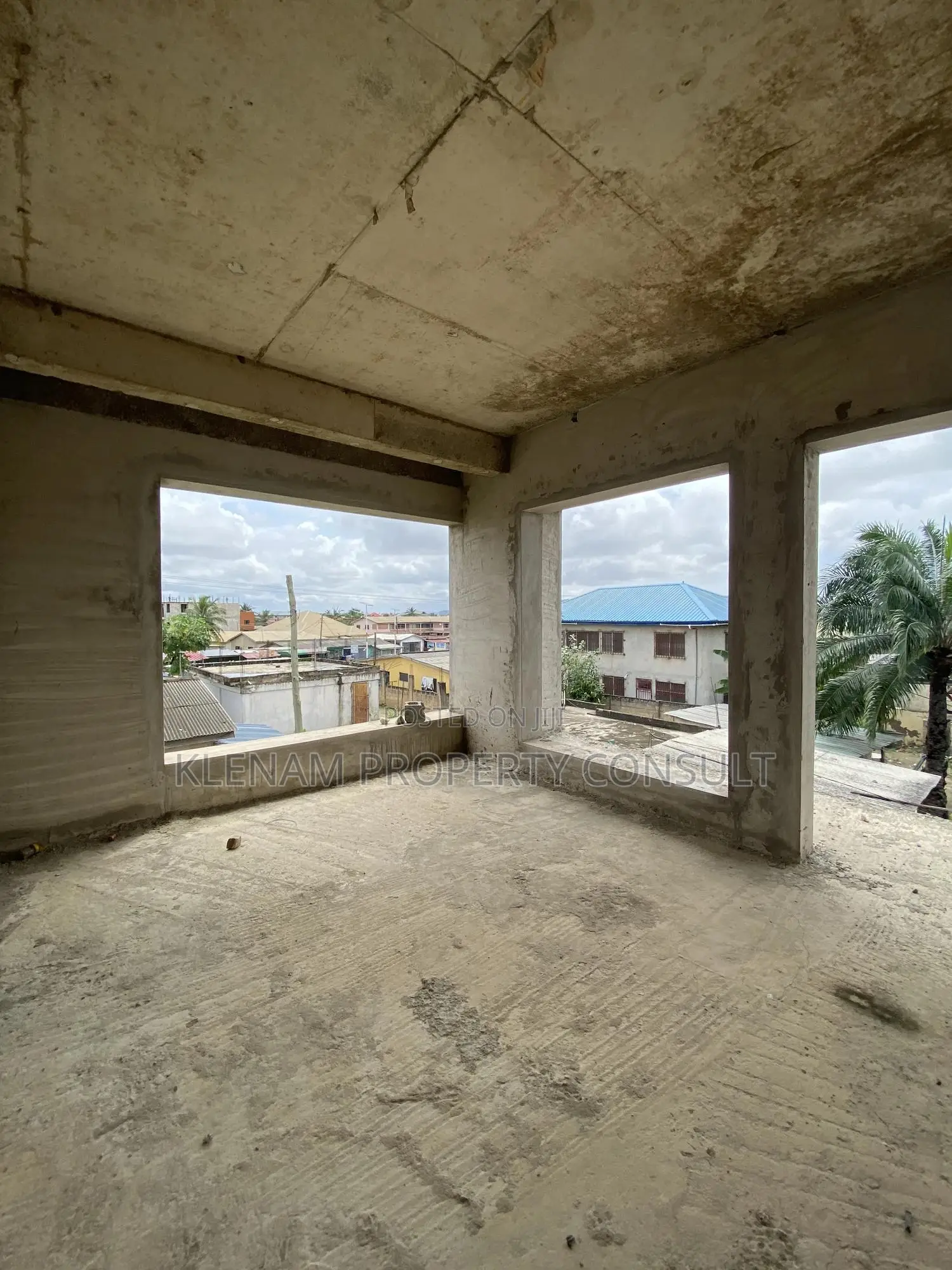 6bdrm House in Nyanyano for sale