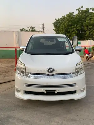 Toyota Voxy 2010 White