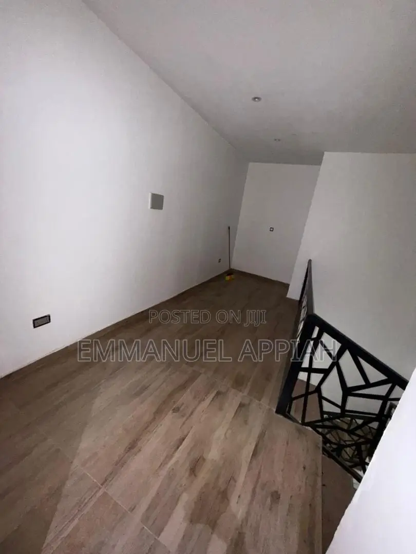 3bdrm House in Ashorman Estate, Accra Metropolitan for sale