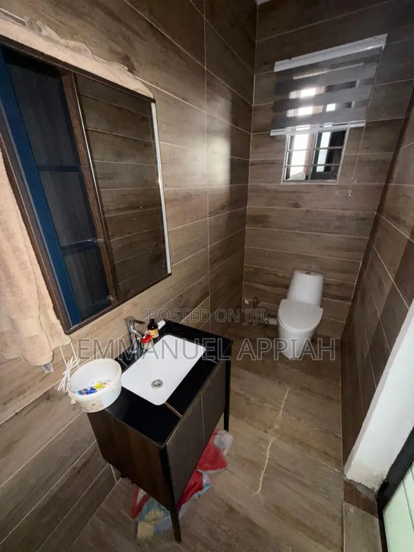 3bdrm House in Ashorman Estate, Accra Metropolitan for sale