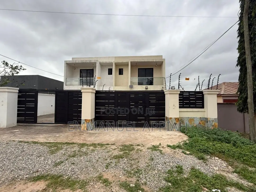 3bdrm House in Ashorman Estate, Accra Metropolitan for sale