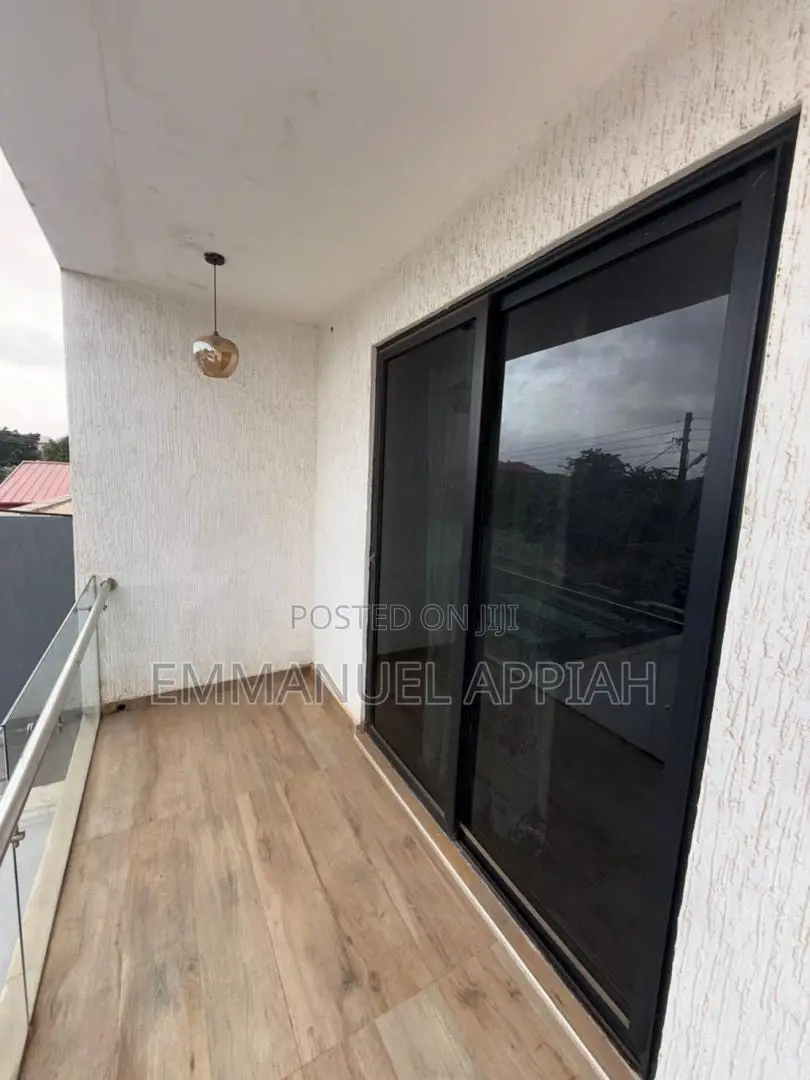 3bdrm House in Ashorman Estate, Accra Metropolitan for sale