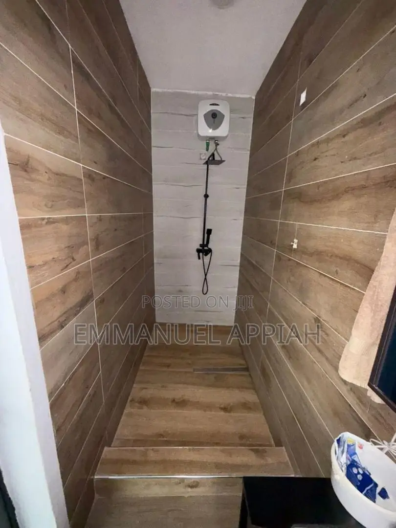 3bdrm House in Ashorman Estate, Accra Metropolitan for sale