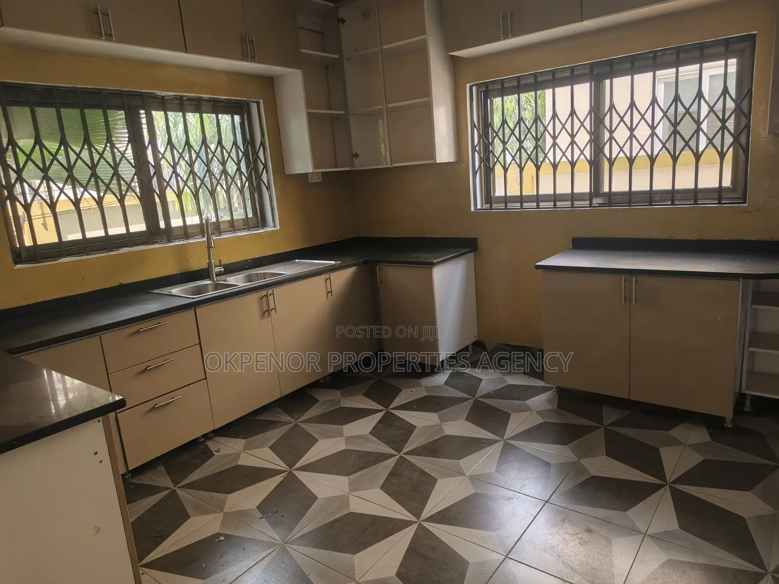 4bdrm House in Dawhenya, Tema Metropolitan for sale