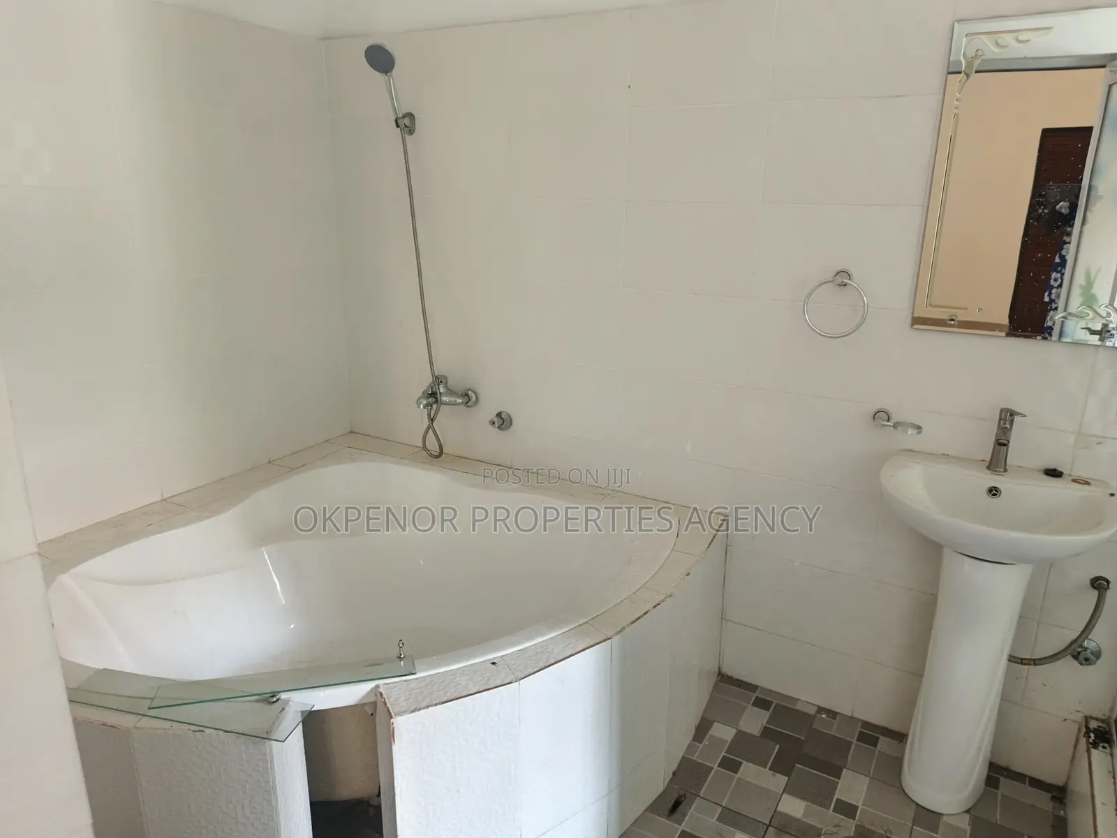 4bdrm House in Dawhenya, Tema Metropolitan for sale