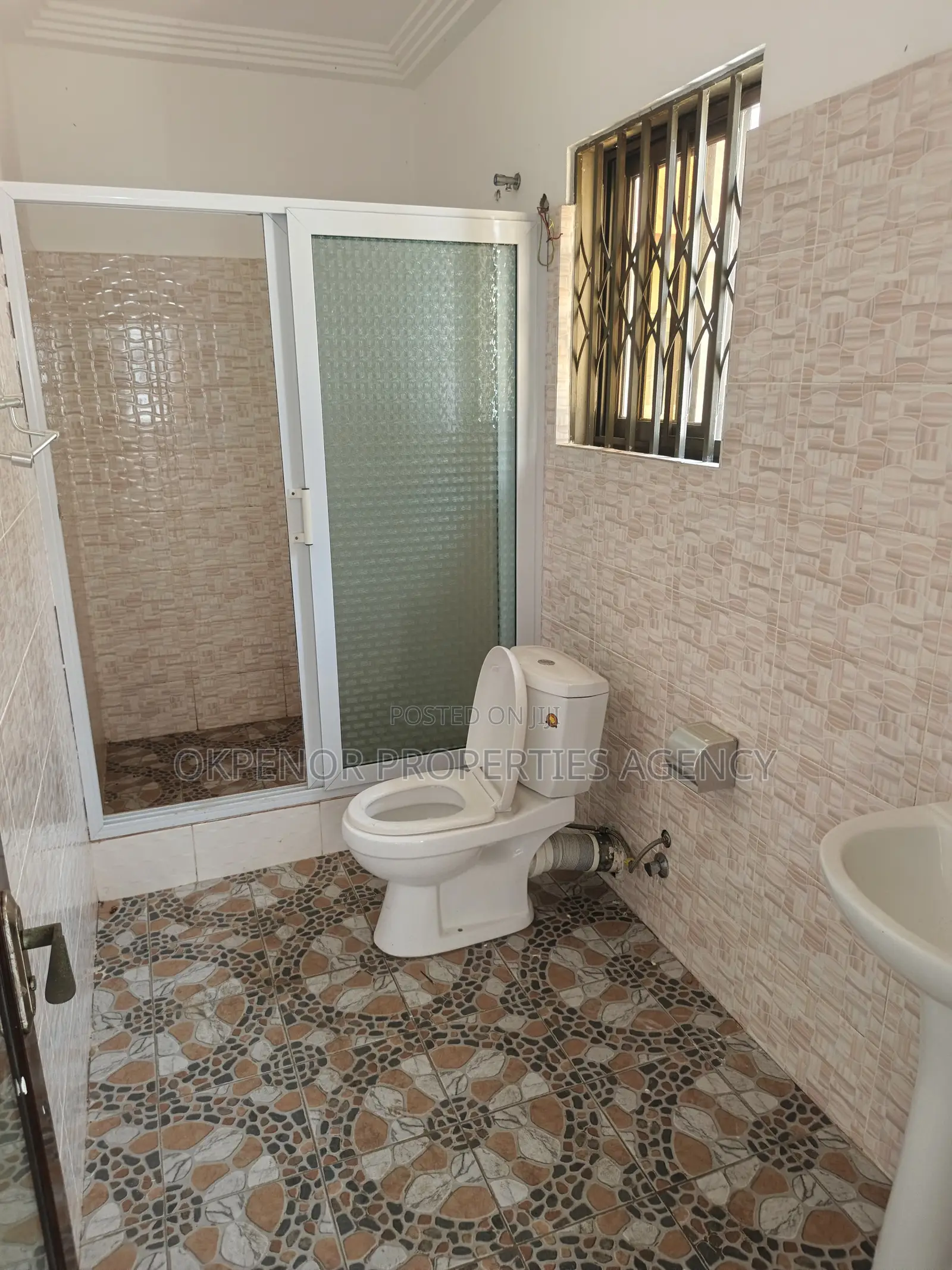 4bdrm House in Dawhenya, Tema Metropolitan for sale