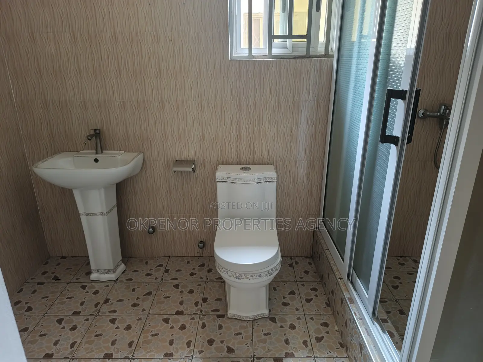 4bdrm House in Dawhenya, Tema Metropolitan for sale