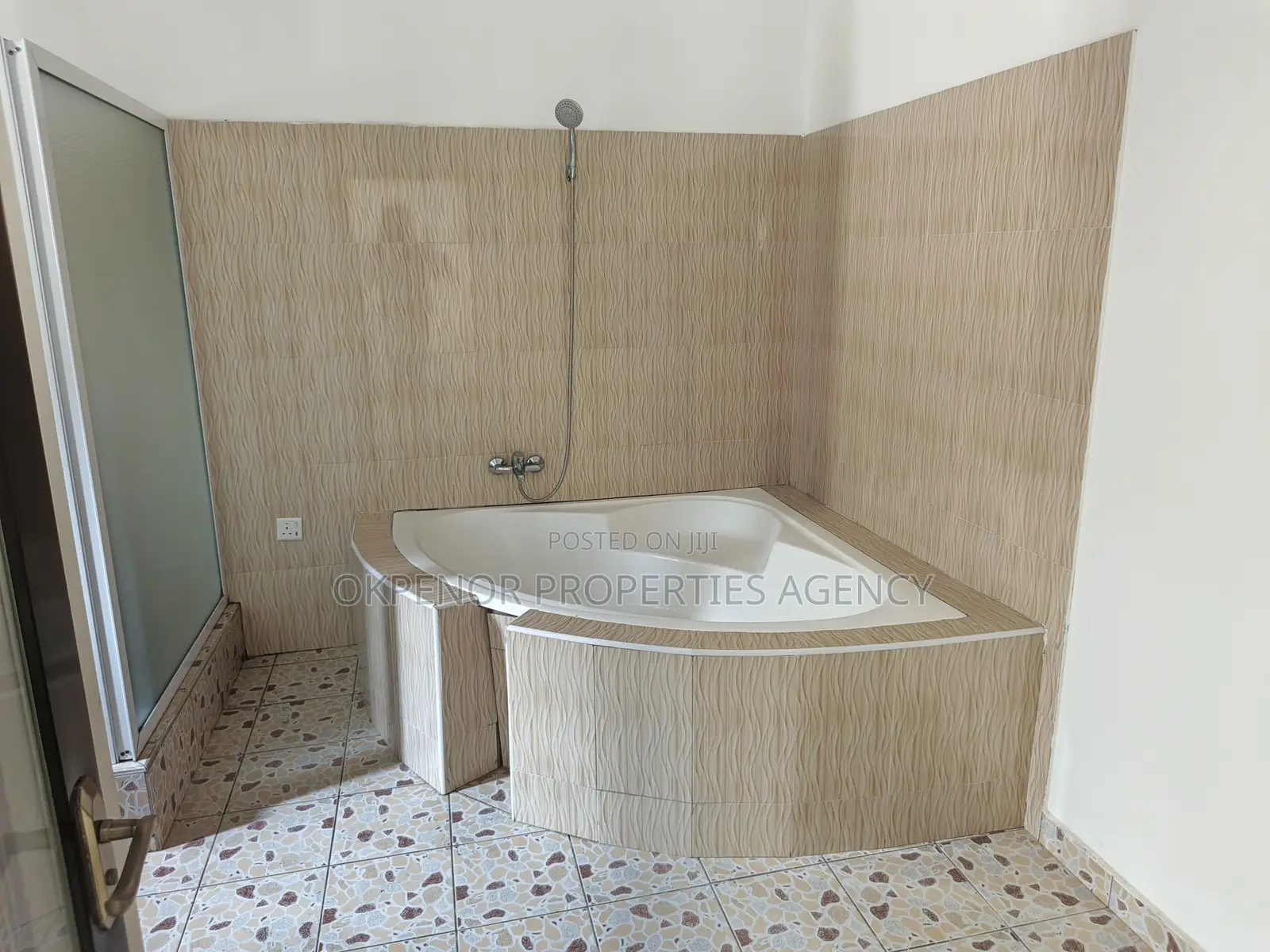 4bdrm House in Dawhenya, Tema Metropolitan for sale