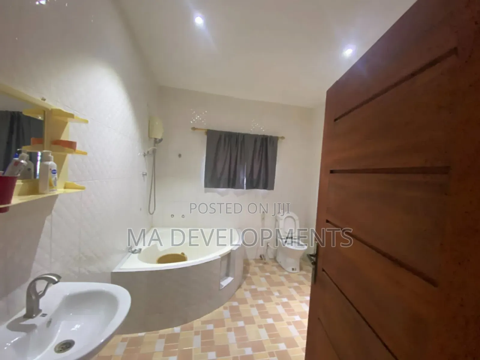 5bdrm House in Madev Realty, Pokuase for sale