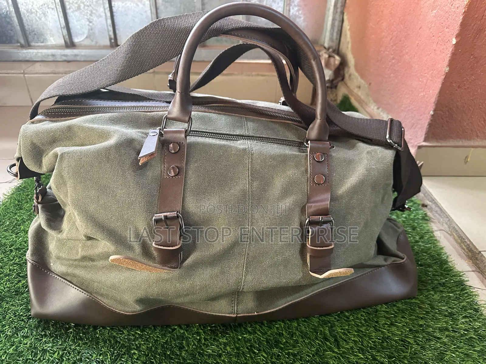 Genuine and Classic Traveling Canvas Bag