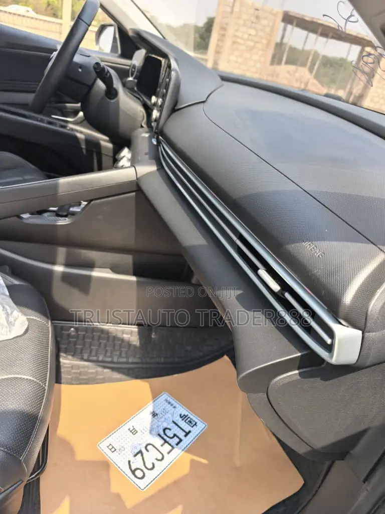 Hyundai Elantra SEL 2024 White