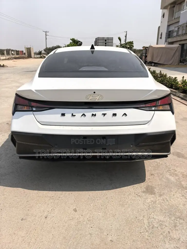 Hyundai Elantra SEL 2024 White
