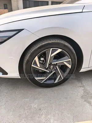 Hyundai Elantra SEL 2024 White