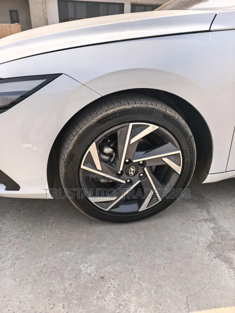 Hyundai Elantra SEL 2024 White