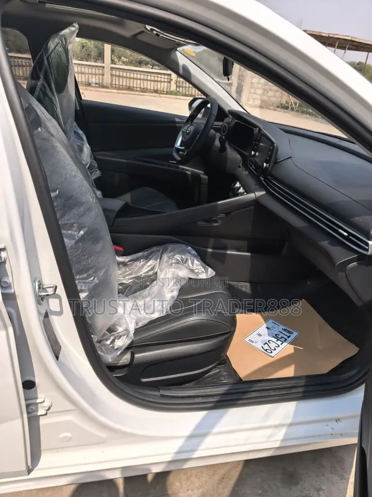 Hyundai Elantra SEL 2024 White