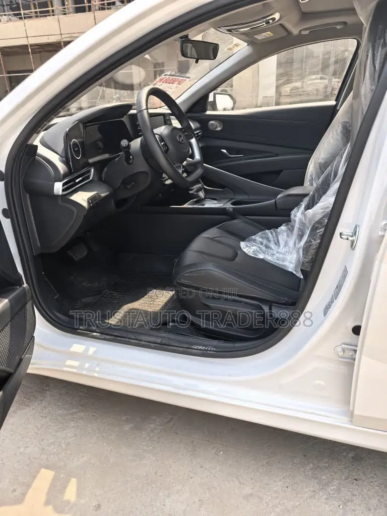 Hyundai Elantra SEL 2024 White
