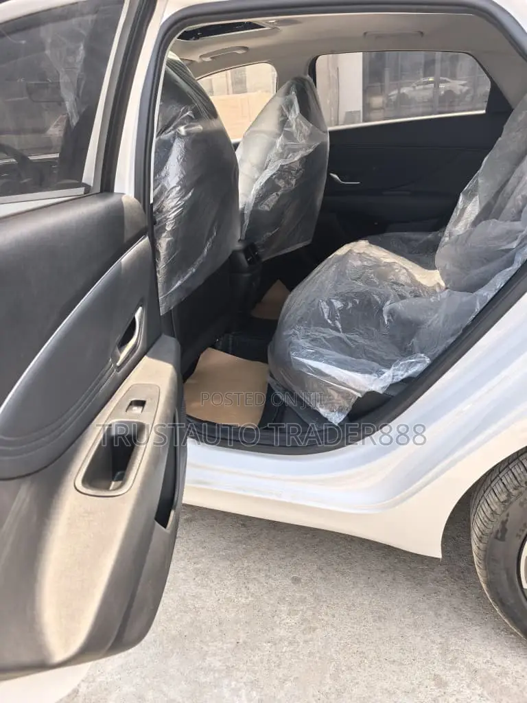 Hyundai Elantra SEL 2024 White