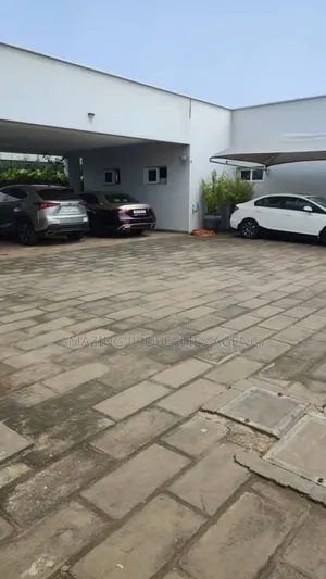 5bdrm House in Airport Hills for sale