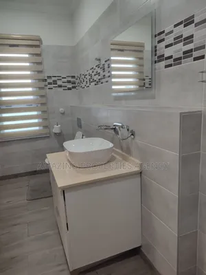 5bdrm House in Airport Hills for sale