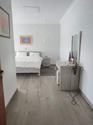 5bdrm House in Airport Hills for sale
