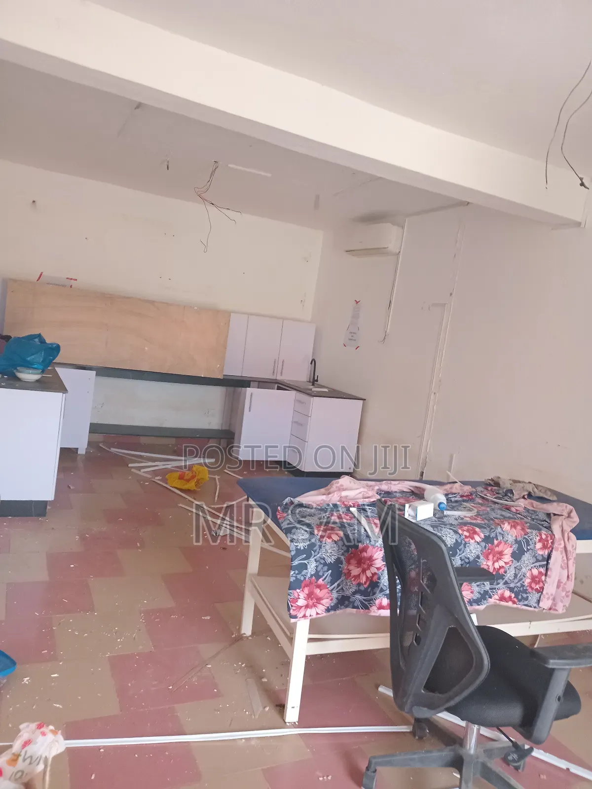 Shop for Rent at Tuba Road Side