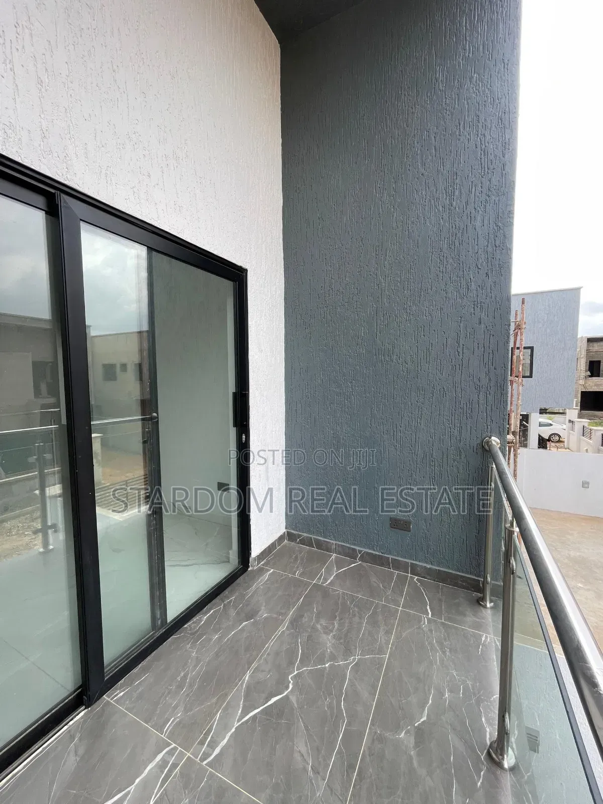 3bdrm Duplex in East Airport for sale