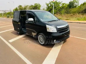 Toyota Noah 2012 Black