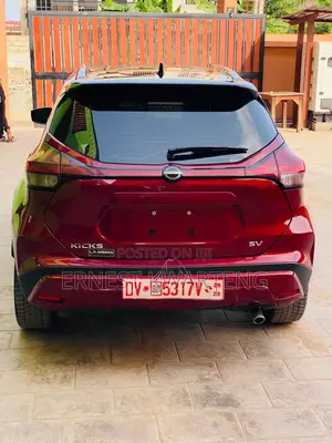 Nissan Kicks 2023 Red