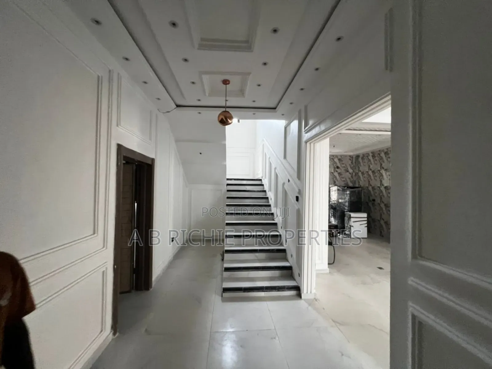 7bdrm Mansion in Ab Richie Properties, Ashaley Botwe for sale