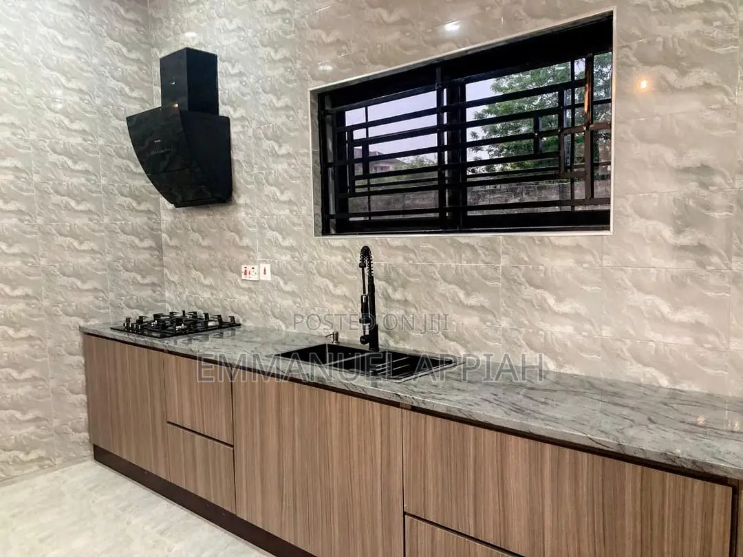 4bdrm House in Ablekuma Odumase for sale