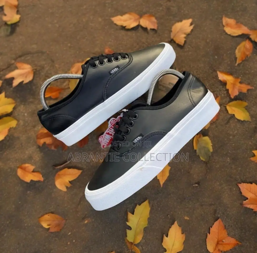 New Vans Leather Black/White Sneaker