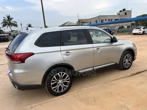 Mitsubishi Outlander 2018 Silver