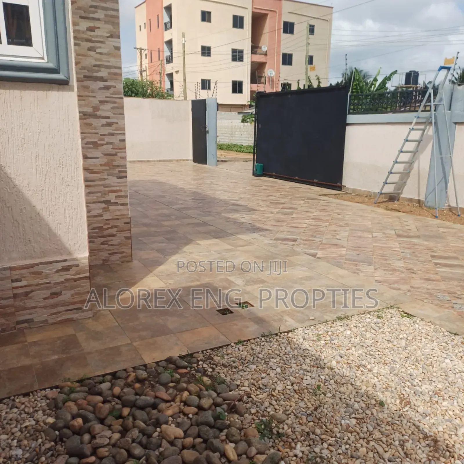 10bdrm House in $400,000, North Legon for sale