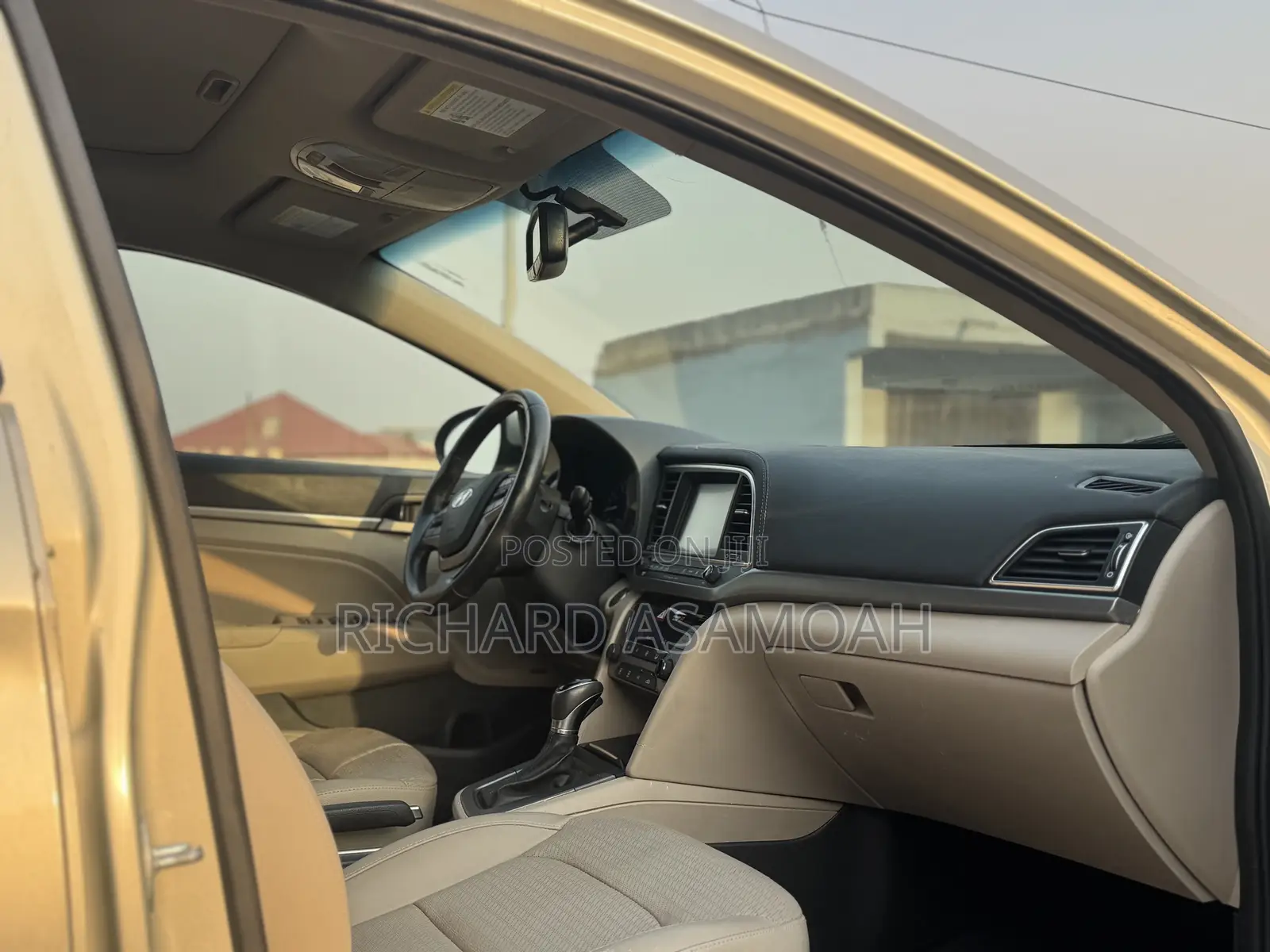 Hyundai Elantra Limited Sedan FWD (2.0L 4cyl 6A) 2017 Gold