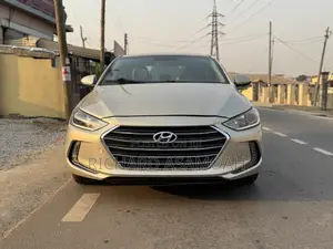 Hyundai Elantra Limited Sedan FWD (2.0L 4cyl 6A) 2017 Gold