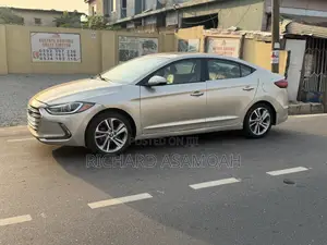 Hyundai Elantra Limited Sedan FWD (2.0L 4cyl 6A) 2017 Gold