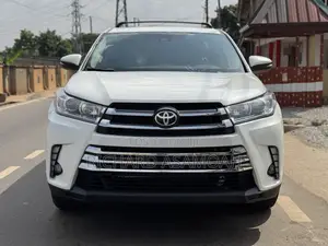 Toyota Highlander LE 4x4 V6 (3.5L 6cyl 8A) 2018 White