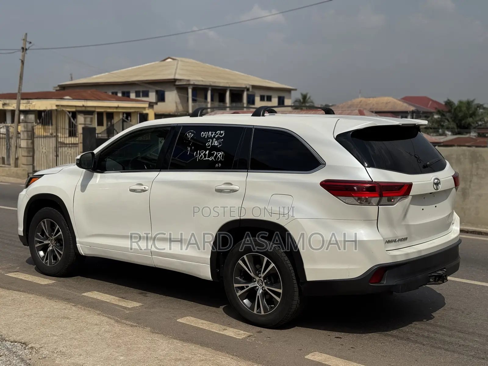 Toyota Highlander LE 4x4 V6 (3.5L 6cyl 8A) 2018 White