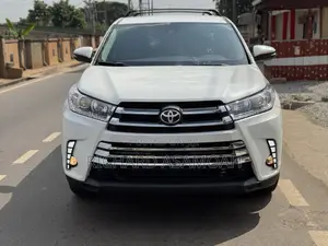 Toyota Highlander LE 4x4 V6 (3.5L 6cyl 8A) 2018 White