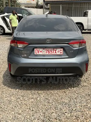 Toyota Corolla XLE 2020 Blue