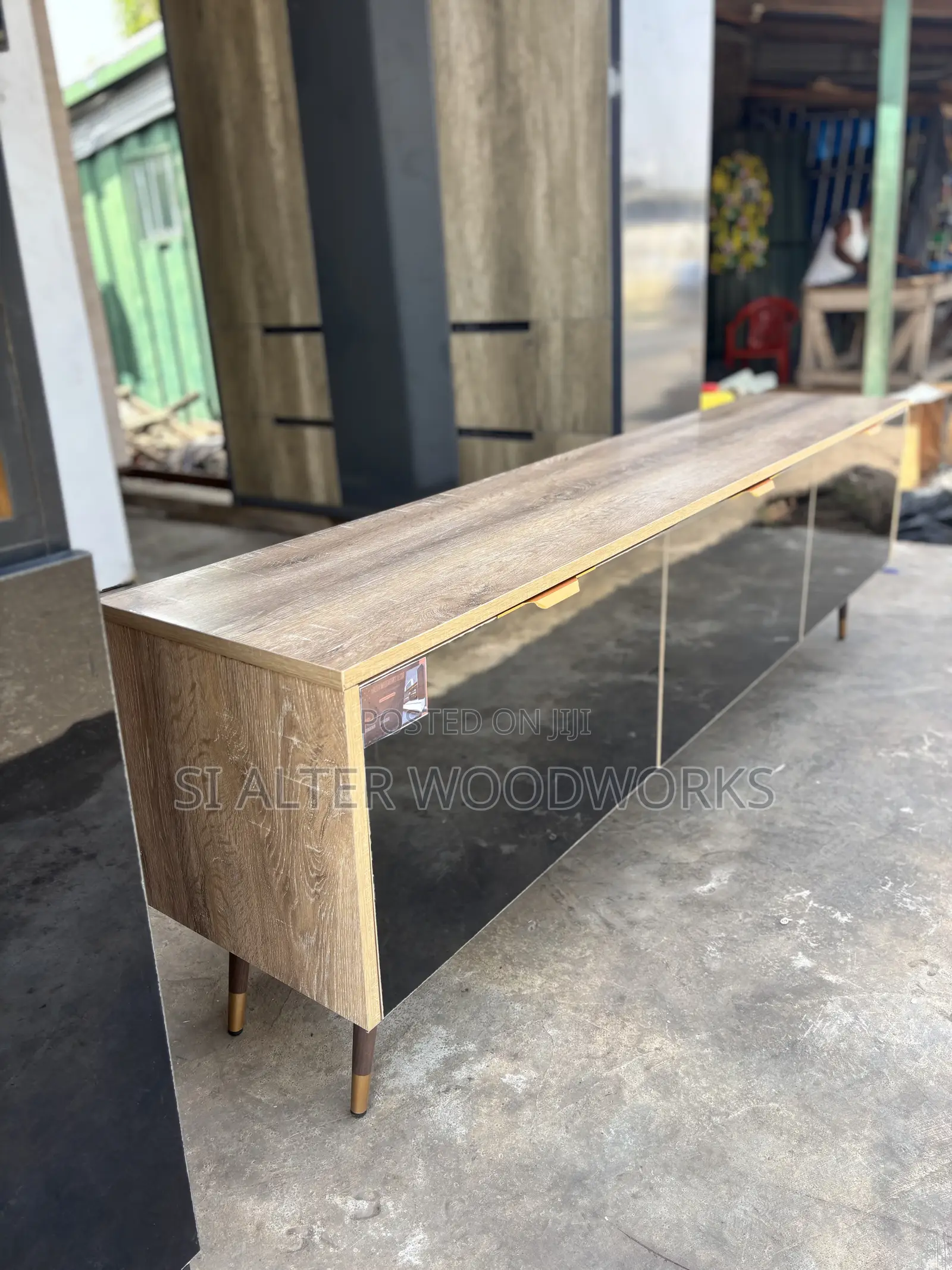 Classic Glossy Tv Stand