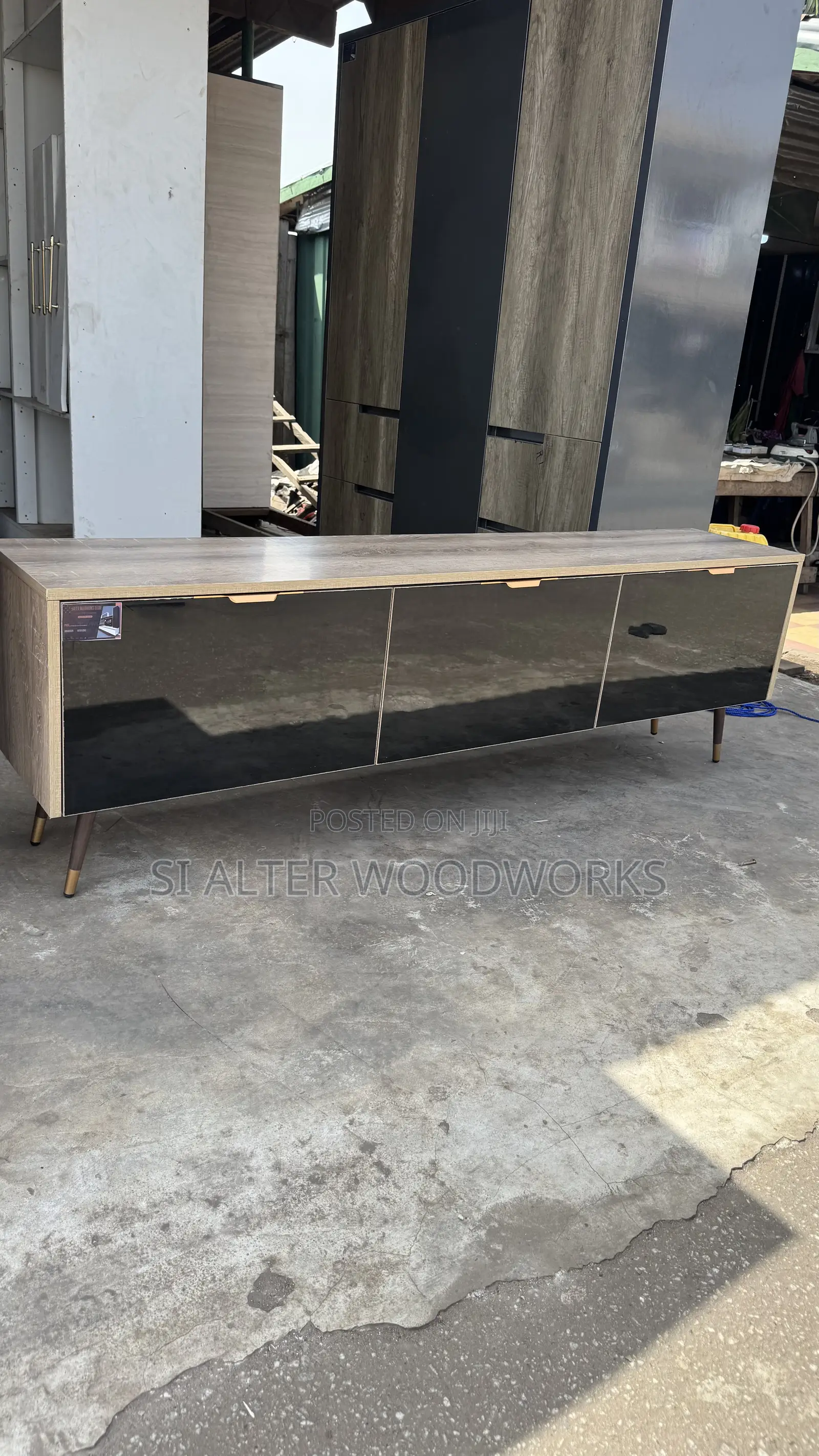 Classic Glossy Tv Stand